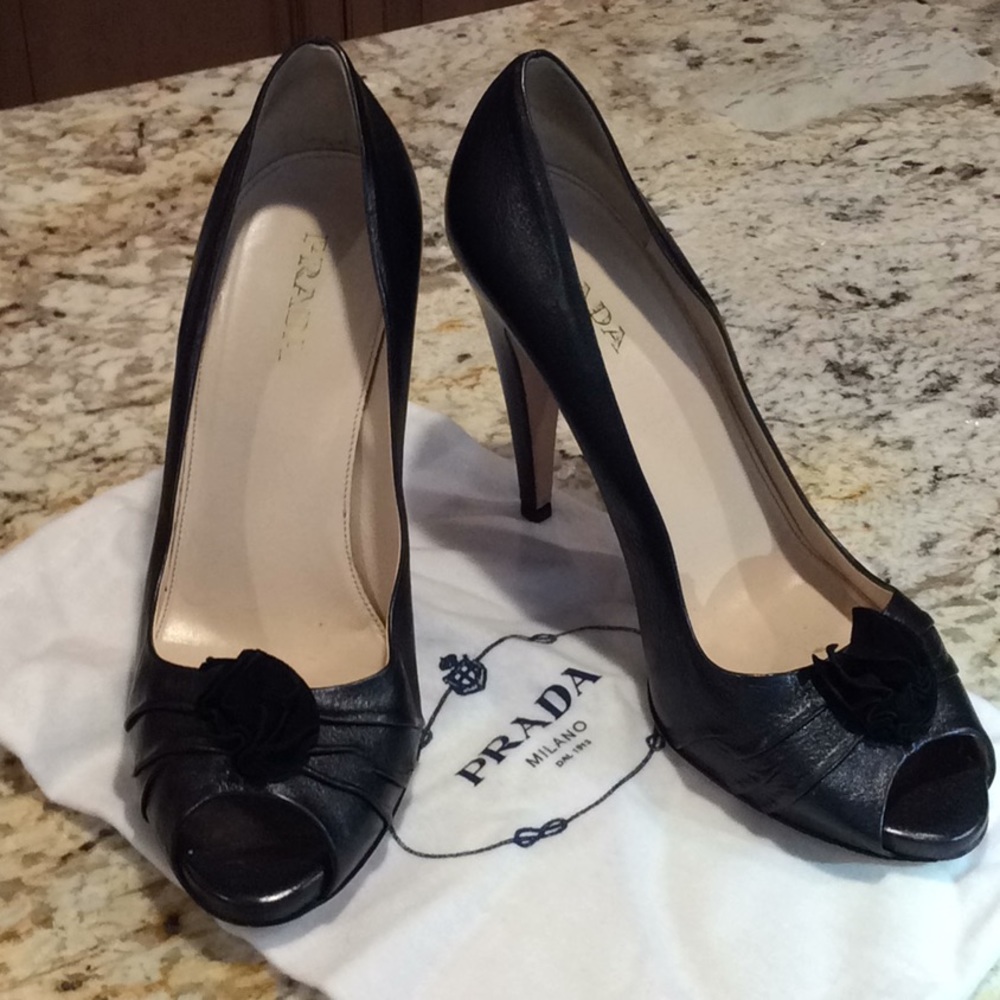PRADA black leather pumps w small velvet flower
